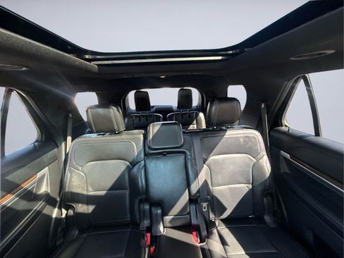 Used 2017 Ford Explorer Limited w/ Equipment Group 303A AWD/4WD image 18