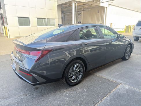 Used 2024 Hyundai Elantra SEL FWD image 13