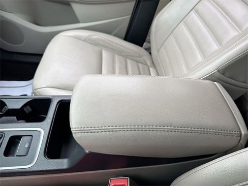 Used 2017 Ford Escape Titanium image 20