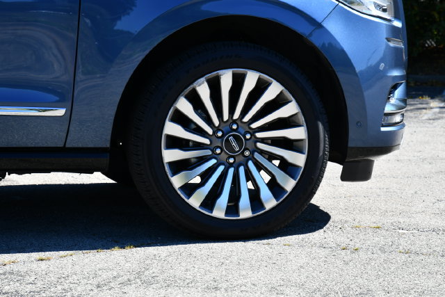 Used 2019 Lincoln Navigator Reserve AWD/4WD image 9