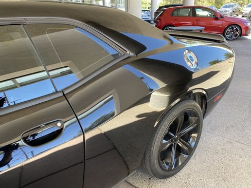 Used 2019 Dodge Challenger R/T w/ Driver Convenience Group RWD image 43