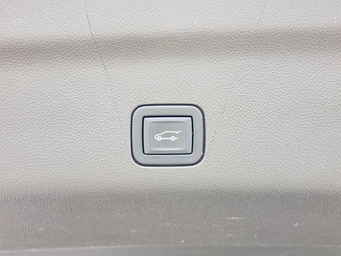 Used 2023 GMC Yukon SLT AWD/4WD image 33