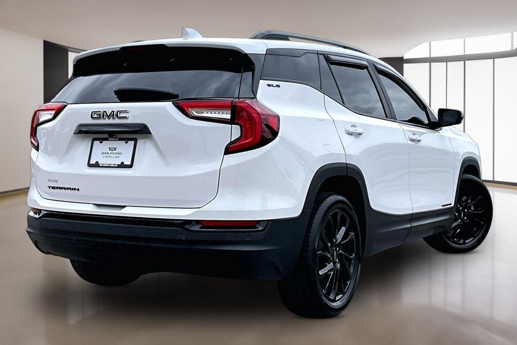 Used 2023 GMC Terrain SLE w/ Driver Convenience Package FWD image 2