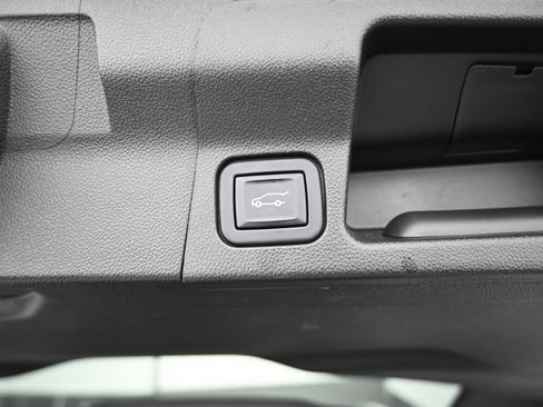 Used 2023 GMC Acadia SLT w/ Technology Package image 31