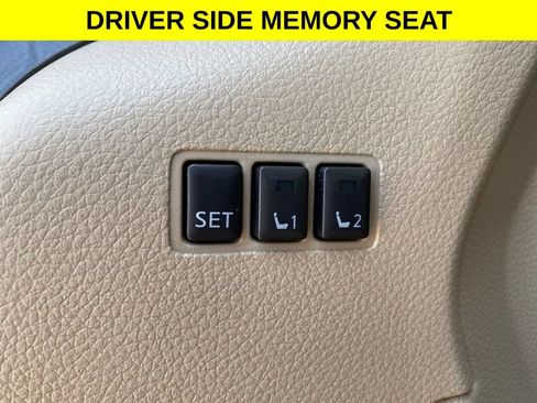 Used 2018 Nissan Rogue SV w/ Premium Package FWD image 12