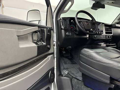 Used 2026 GMC Savana 2500 w/ Driver Convenience Package RWD image 17