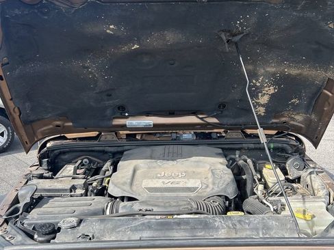 Used 2015 Jeep Wrangler Unlimited Rubicon w/ Connectivity Group AWD/4WD image 9