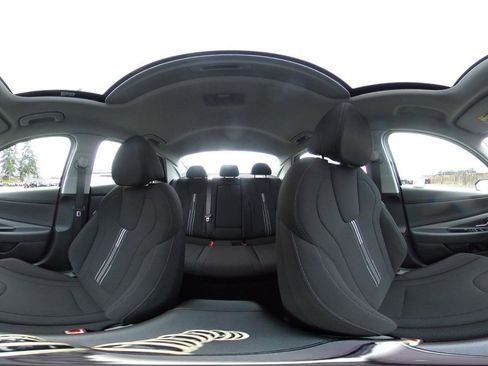 Used 2025 Hyundai Elantra SEL image 43