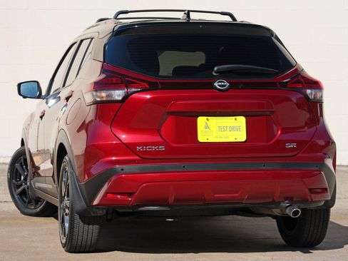 Used 2023 Nissan Kicks SR w/ SR Premium Package FWD image 5