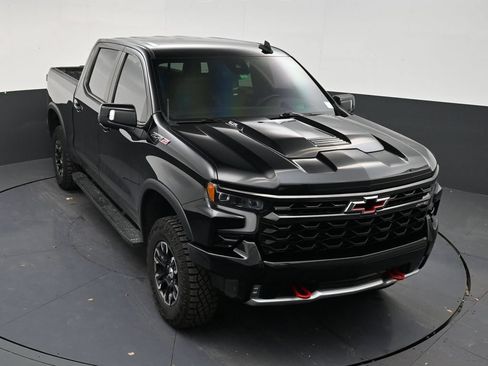 Used 2024 Chevrolet Silverado 1500 ZR2 w/ Technology Package AWD/4WD image 18