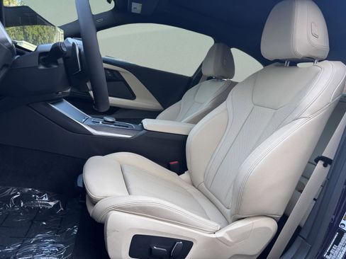 Used 2025 BMW 230i Coupe w/ Premium Package image 19