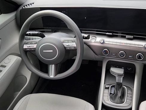 Certified 2024 Hyundai Kona SE AWD/4WD image 5