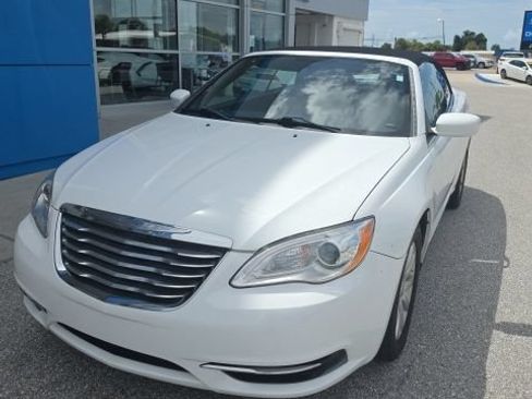 Used 2011 Chrysler 200 Touring FWD image 1