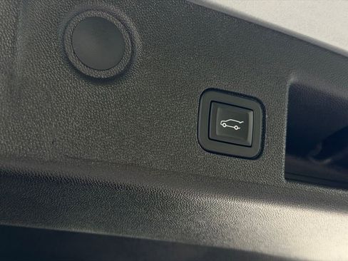 Used 2024 Chevrolet Equinox LT FWD image 42