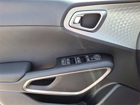 New 2025 Kia Soul LX w/ LX Technology Package image 8