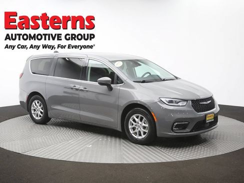 Used 2023 Chrysler Pacifica Touring-L FWD image 49