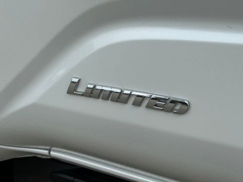 Used 2025 Toyota Tacoma Limited AWD/4WD image 15