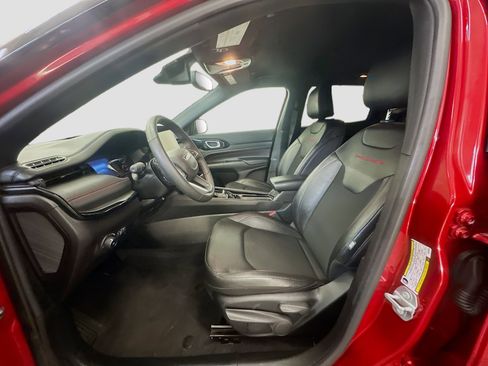 Used 2025 Jeep Compass Trailhawk AWD/4WD image 13