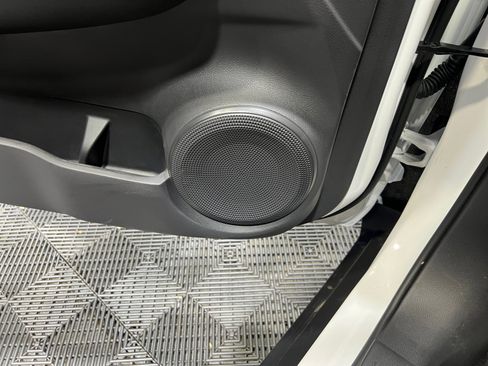 New 2025 Nissan Kicks Play S image 27