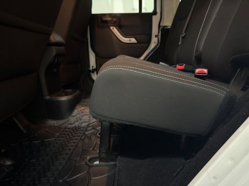 Used 2017 Jeep Wrangler Unlimited Sahara image 48