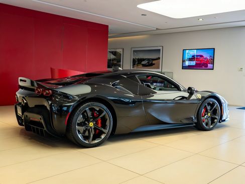 Used 2021 Ferrari SF90 Stradale AWD/4WD image 6