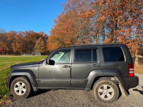 Used 2011 Jeep Liberty Sport w/ Popular Equipment Group image 2