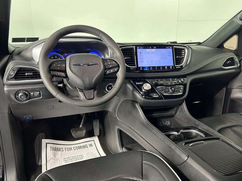 Used 2025 Chrysler Pacifica Limited FWD image 17