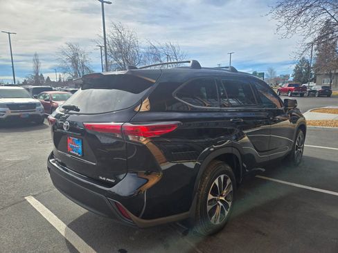 Used 2021 Toyota Highlander XLE image 5