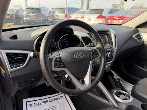 Used 2012 Hyundai Veloster w/ Style Pkg image 15