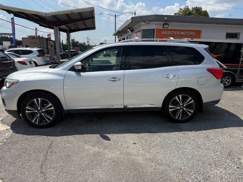 Used 2018 Nissan Pathfinder Platinum FWD image 1