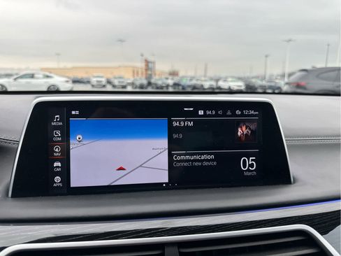 Used 2022 BMW 750i xDrive image 33