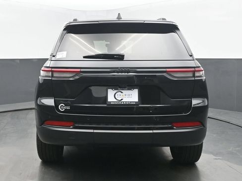 Used 2023 Jeep Grand Cherokee Altitude AWD/4WD image 5