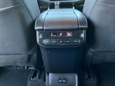 Used 2022 Toyota Highlander LE image 27