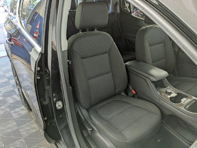 Used 2022 GMC Acadia SLE w/ Driver Convenience Package FWD image 31
