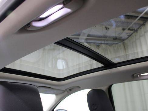 Used 2022 Buick Envision Essence w/ Technology Package II FWD image 20