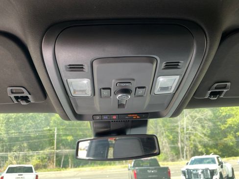 Used 2025 GMC Yukon XL Denali AWD/4WD image 23