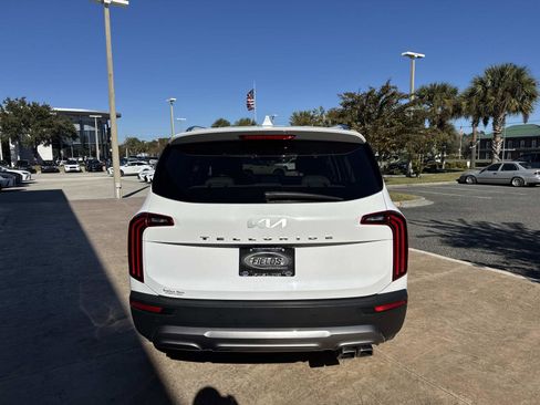 Used 2022 Kia Telluride EX w/ EX Premium Package image 4