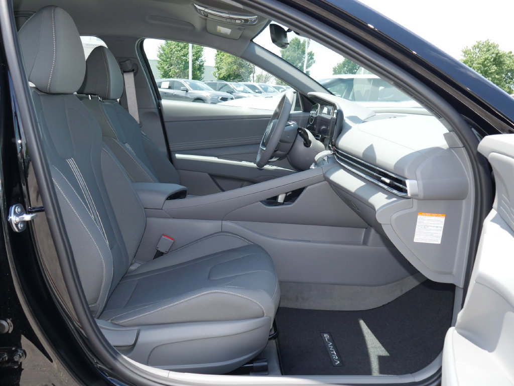 New 2026 Hyundai Elantra SEL FWD image 21