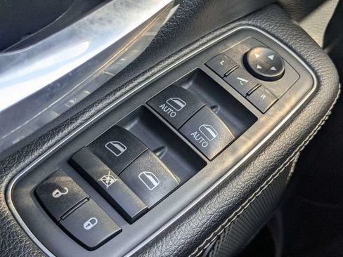 Used 2019 RAM 1500 Laramie AWD/4WD image 26