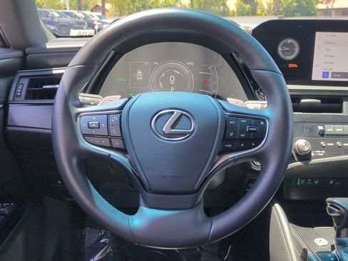 Used 2025 Lexus ES 300h w/ Premium Package FWD image 16