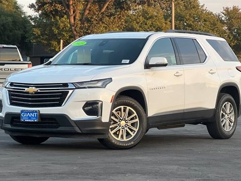 Used 2023 Chevrolet Traverse LT image 8