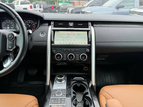 Used 2018 Land Rover Discovery HSE AWD/4WD image 19