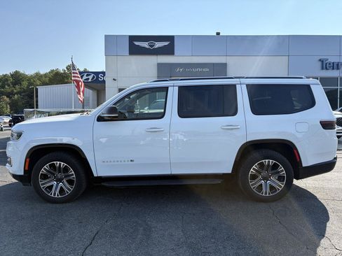 Used 2024 Jeep Wagoneer 4WD w/ Premium Group I image 4