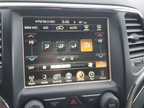 Used 2017 Jeep Grand Cherokee Limited image 18