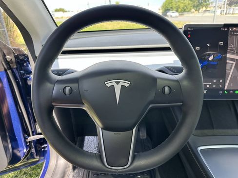 Used 2025 Tesla Model Y Long Range AWD/4WD image 41