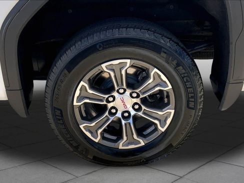 Used 2026 GMC Sierra 1500 SLT RWD image 11