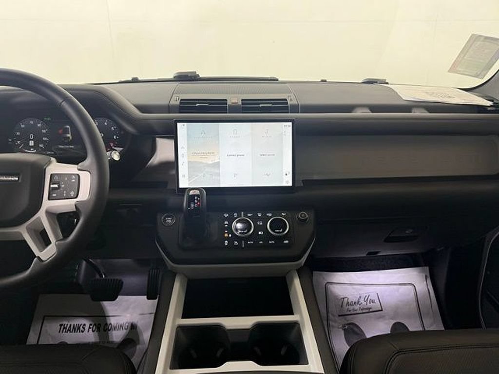 New 2025 Land Rover Defender 130 X-Dynamic SE AWD/4WD image 22