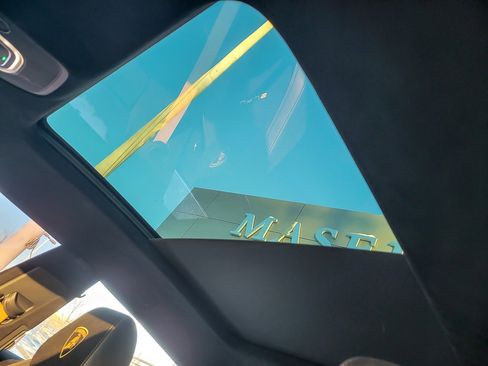 Used 2023 Lamborghini Urus Performante image 10