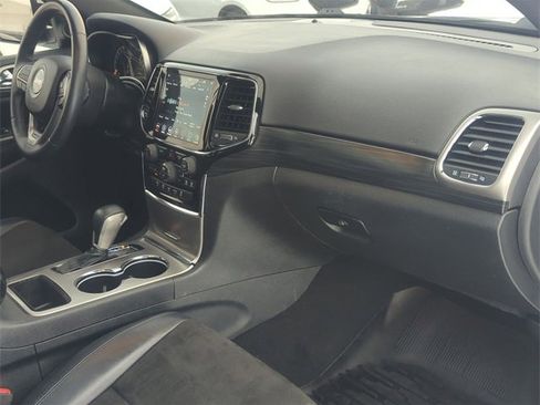 Used 2020 Jeep Grand Cherokee Altitude image 28