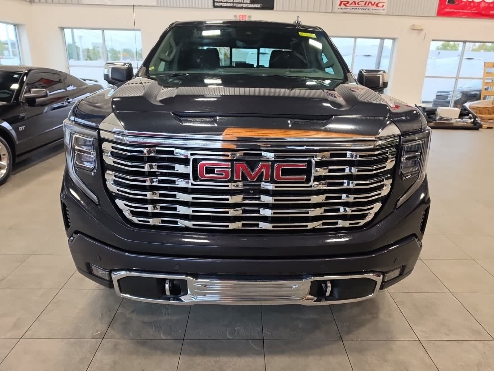 Used 2023 GMC Sierra 1500 Denali AWD/4WD image 3